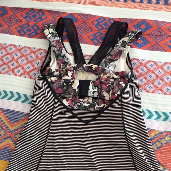 Lululemon top - Picture 2 of 3